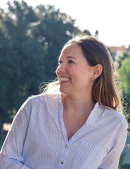 laura busom BIO